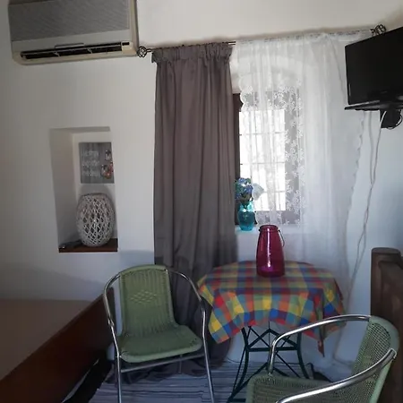 בקתה Koutouloufari Cosy Cretan הרסוניסוס