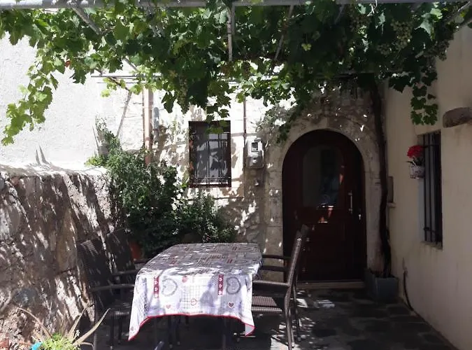 Koutouloufari Cosy Cretan Alpehytte Hersonissos (Crete)